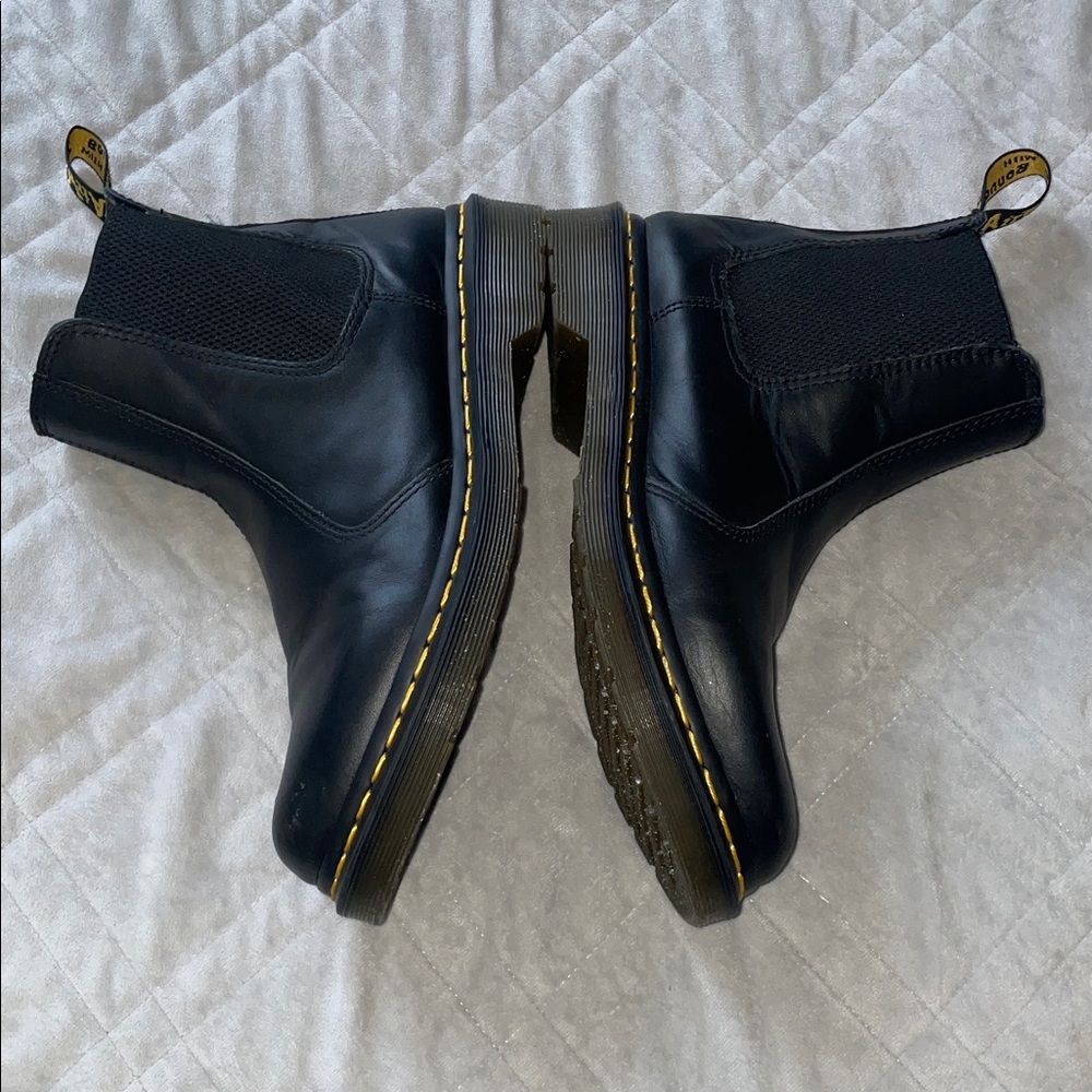 *SOLD* DR. MARTENS 2976 Yellow Stitch Smooth  Leather Chelsea Boots sz 9 - Picture 9 of 12